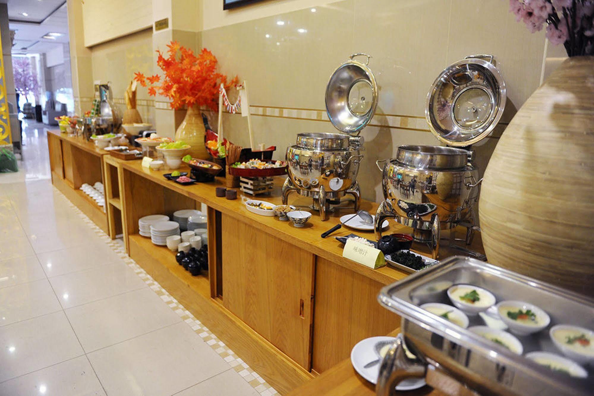 Thuy Sakura Hotel & Serviced Apartment Cidade de Ho Chi Minh Exterior foto